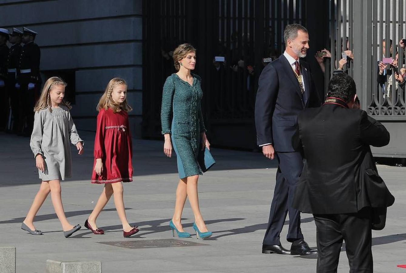 La infanta Sofía, la princesa Leonor, doña Letizia y don Felipe.