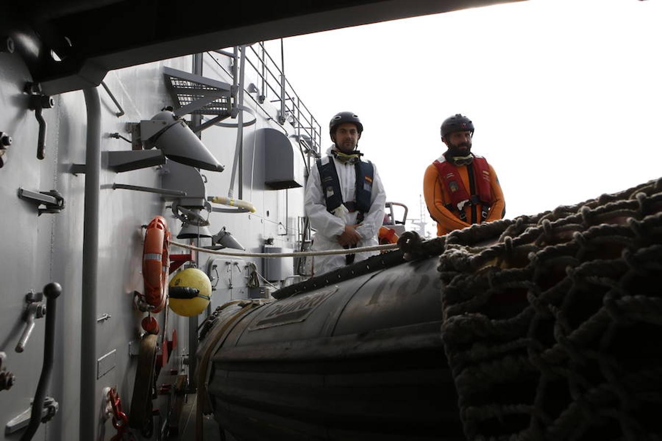 Cospedal visita a las tropas españolas destacadas en el Mediterráneo