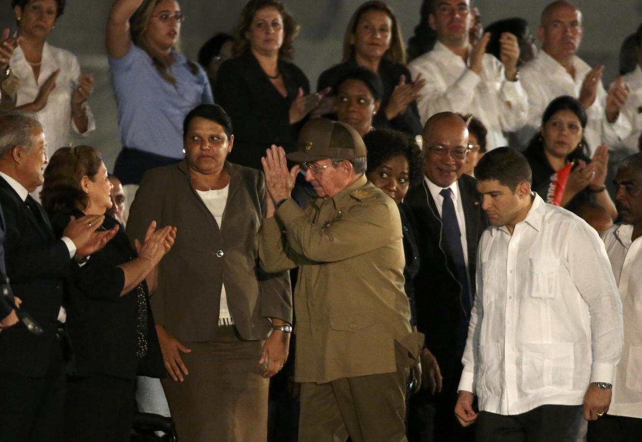 Multitudinario homenaje a Fidel