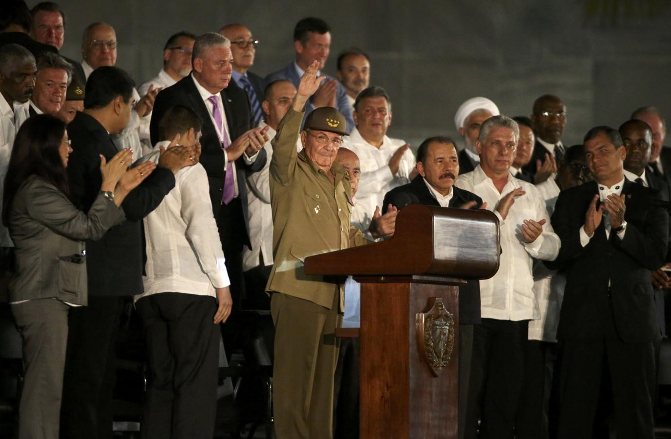 Multitudinario homenaje a Fidel