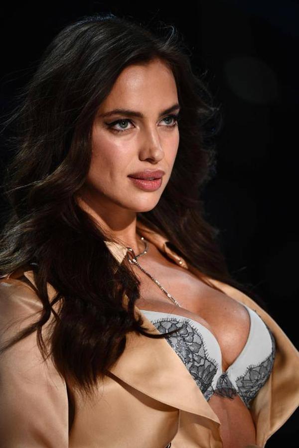 Irina Shayk desfila embarazada para Victoria&#039;s Secret