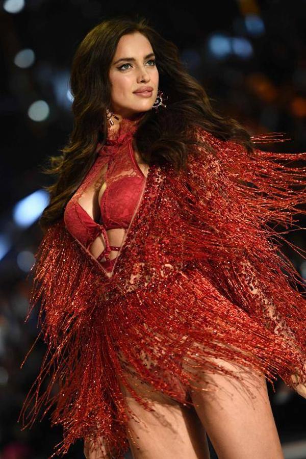 Irina Shayk desfila embarazada para Victoria&#039;s Secret