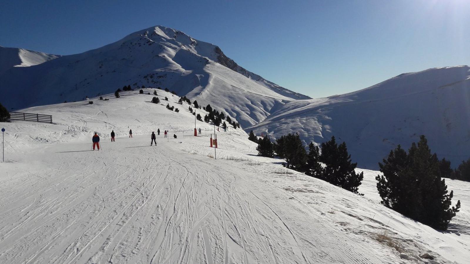 Año Nuevo sobre la nieve