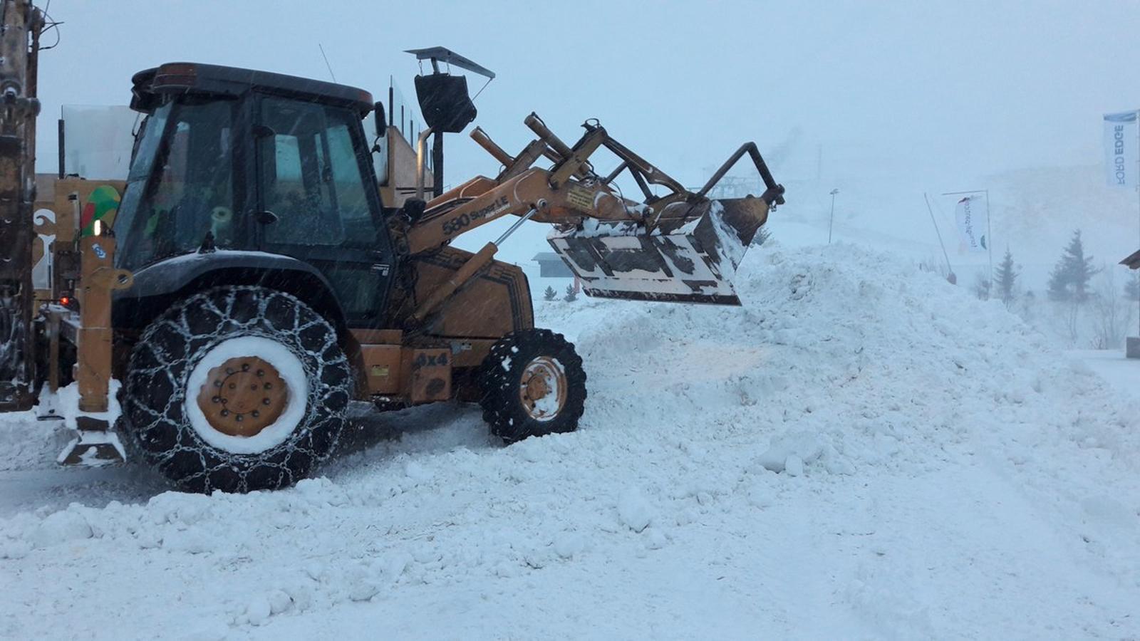 La nieve cubre el Pirineo aragonés