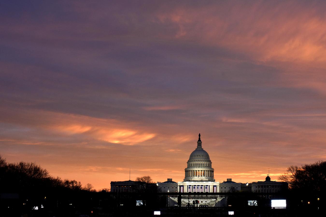 Washington despierta con un amanecer increíble el día que Donald Trump será investido como presidente.