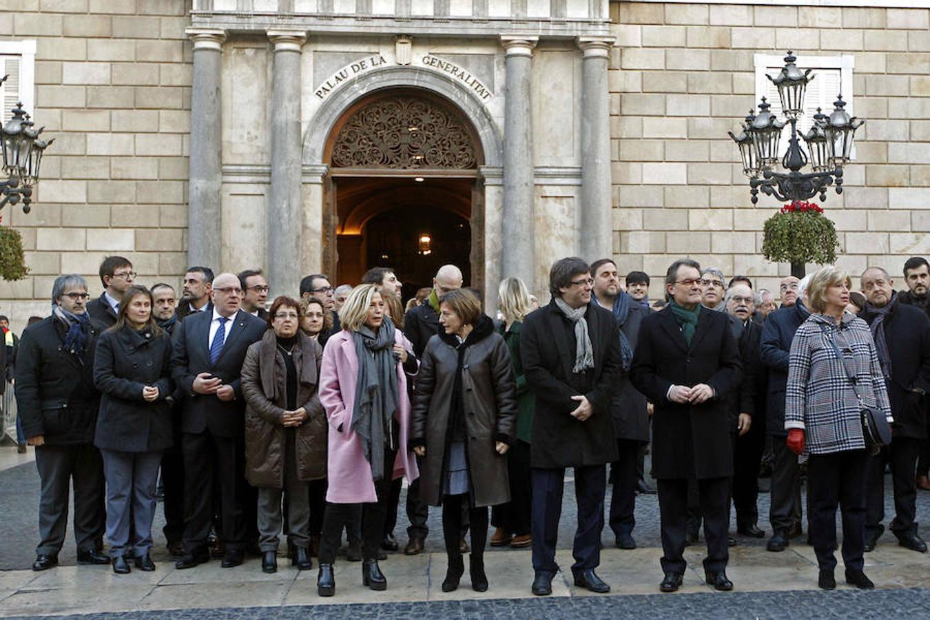 Miles de personas arropan a Artur Mas hasta el TSJC