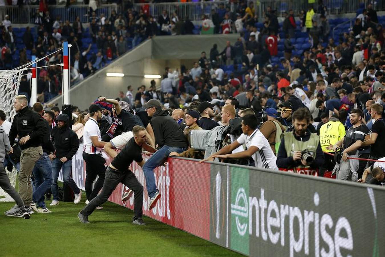 Violentos incidentes antes del Lyon-Besiktas