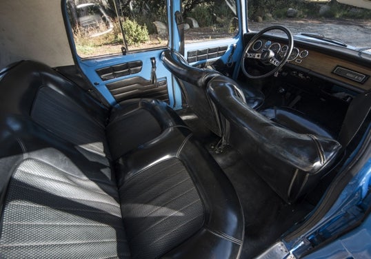 Interior del TS, con sus asientos símil cuero y un atractivo salpicadero