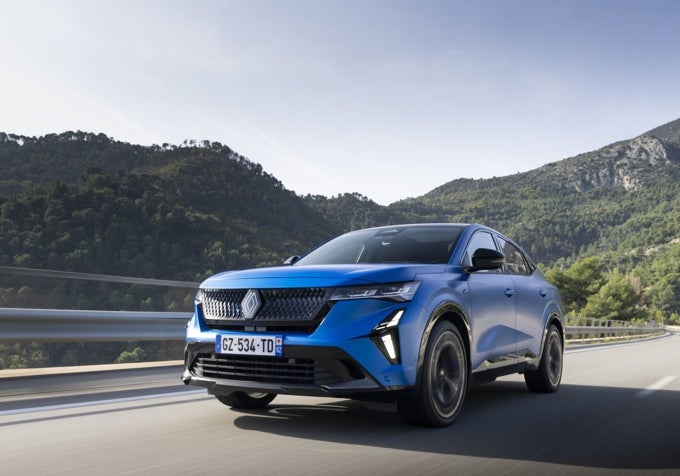 El Rafale hyper hybrid E-Tech, híbrido enchufable de cuatro ruedas motrices, y 300 CV.