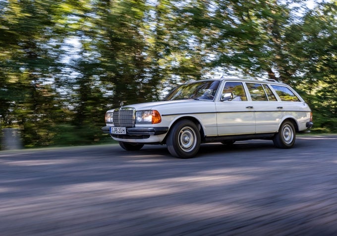 El W123 T de 1977, ya está concebido y fabricado por Mercedes