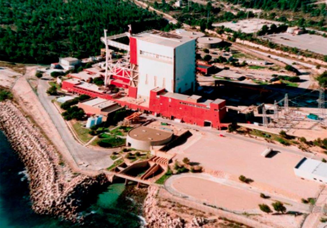 Imagen antes - La central de Vandellós 1 antes y después de la fase 1 del desmantelamiento.