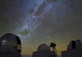 Vista del espacio cerca de la Cámara de Energía Oscura, en Chile.