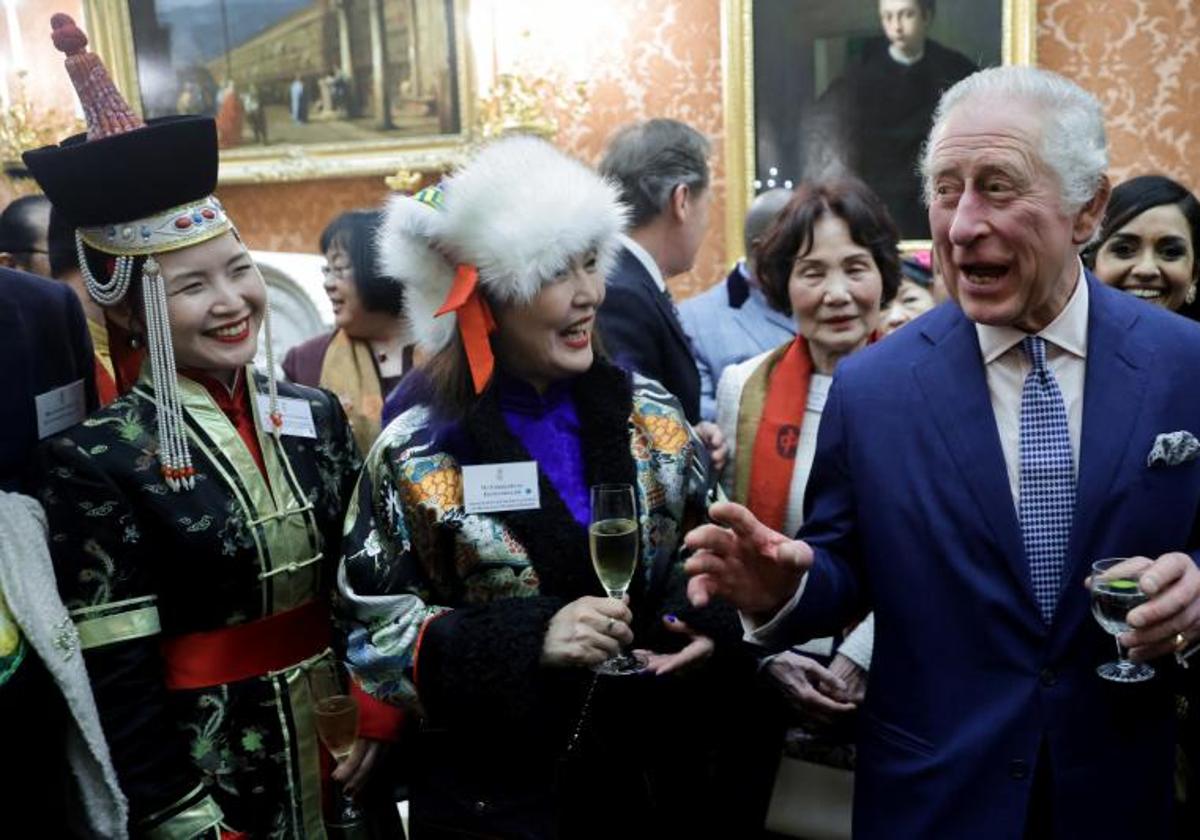 Carlos III durante una recepción este miércoles en el Palacio de Buckingham