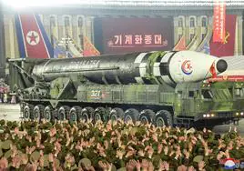 Corea del Norte exhibe su poderío militar