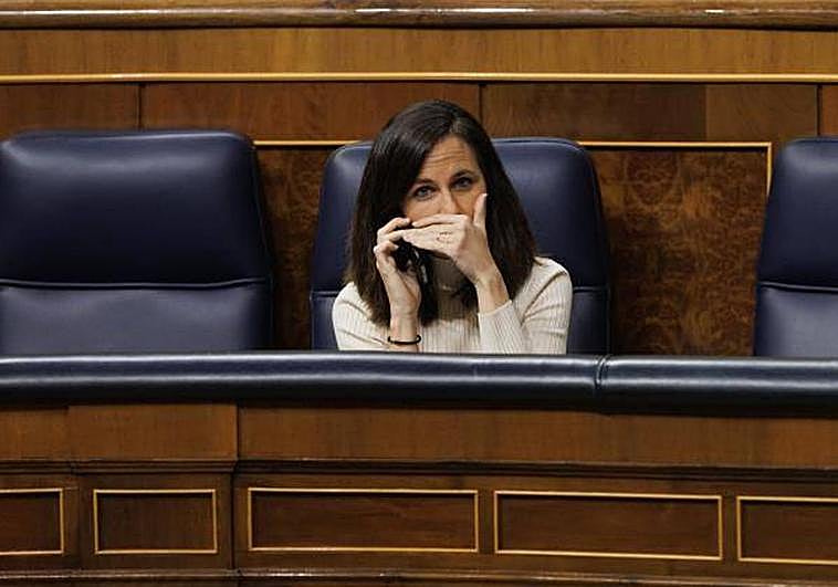 La ministra de Derechos Sociales, Ione Belarra, en el pleno de este jueves
