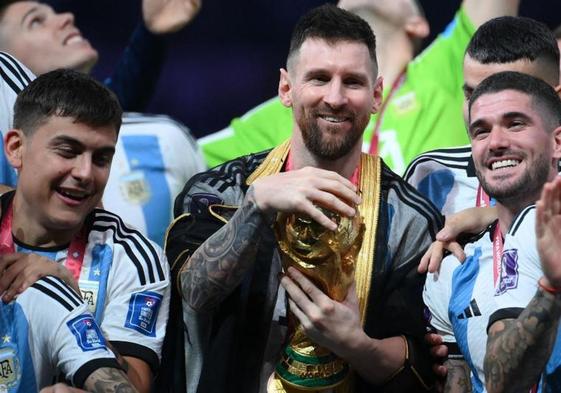 Leo Messi, con la Copa del Mundo conquistada por Argentina en Qatar