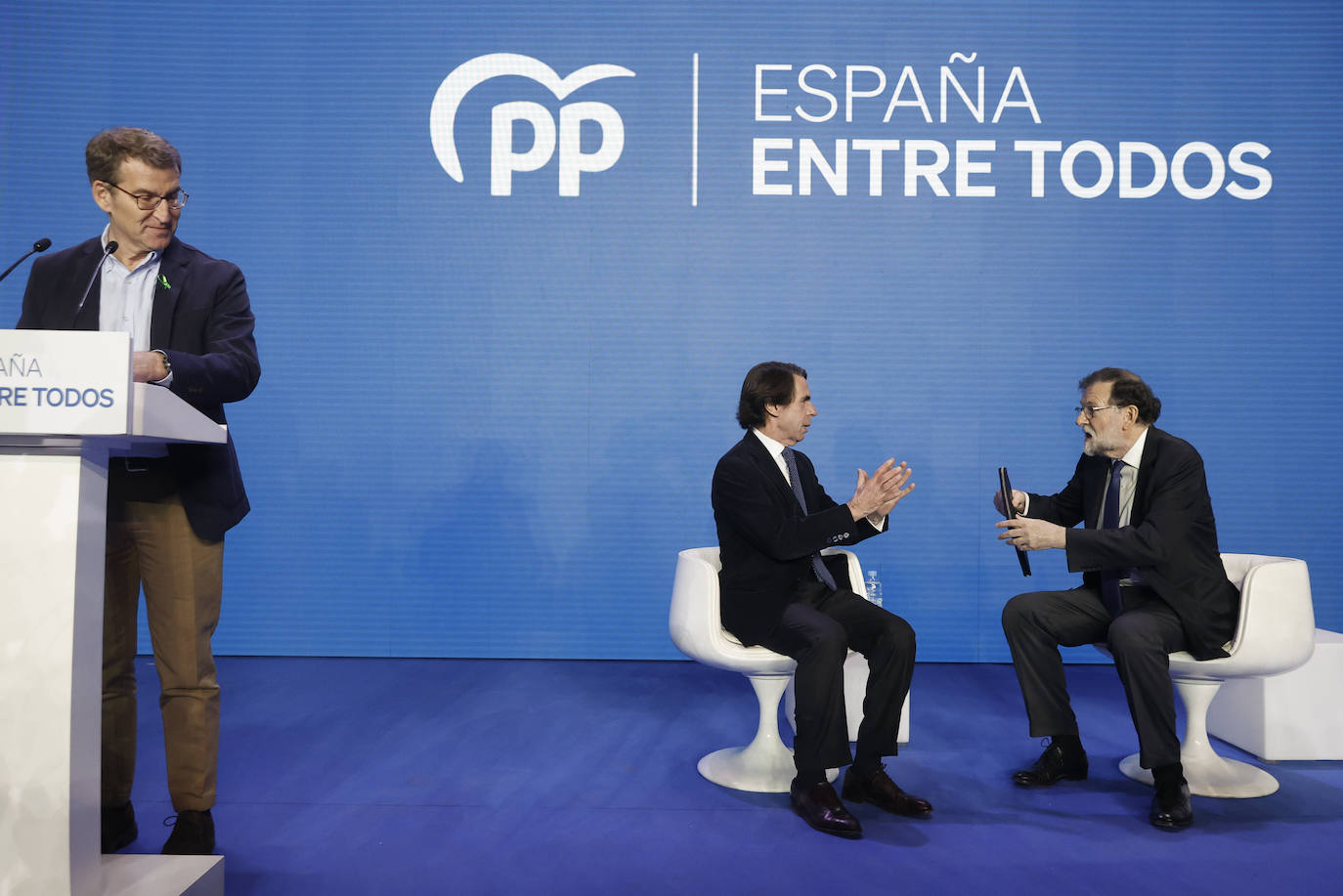 El PP se lanza a por los indecisos de PSOE y Cs el 28-M para dar «jaque ...