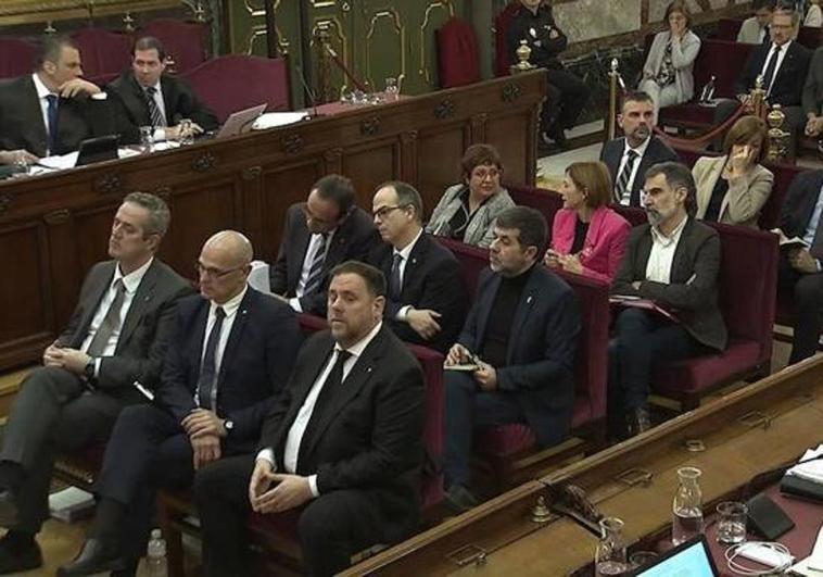 El Supremo deja inhabilitado a Junqueras y acusa a Sánchez de desguarnecer el Estado