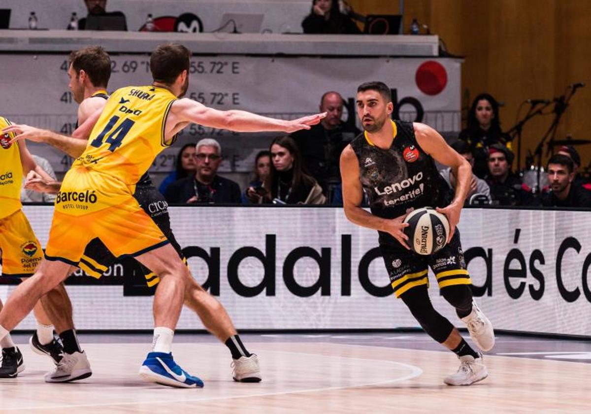 Jaime Fernández (d) lideró el triunfo del Tenerife.