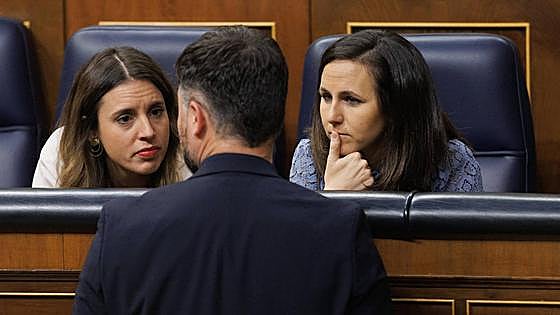 Montero invita a un gran acto feminista a la exministra Aído en plena crisis con el PSOE