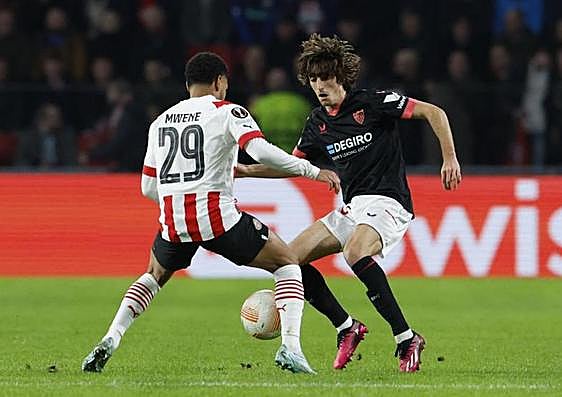 El Sevilla sufre asustado en la Europa League, pero sigue vivo