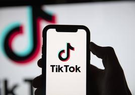 La Comisión Europea prohíbe a sus trabajadores descargarse TikTok por «razones de seguridad»