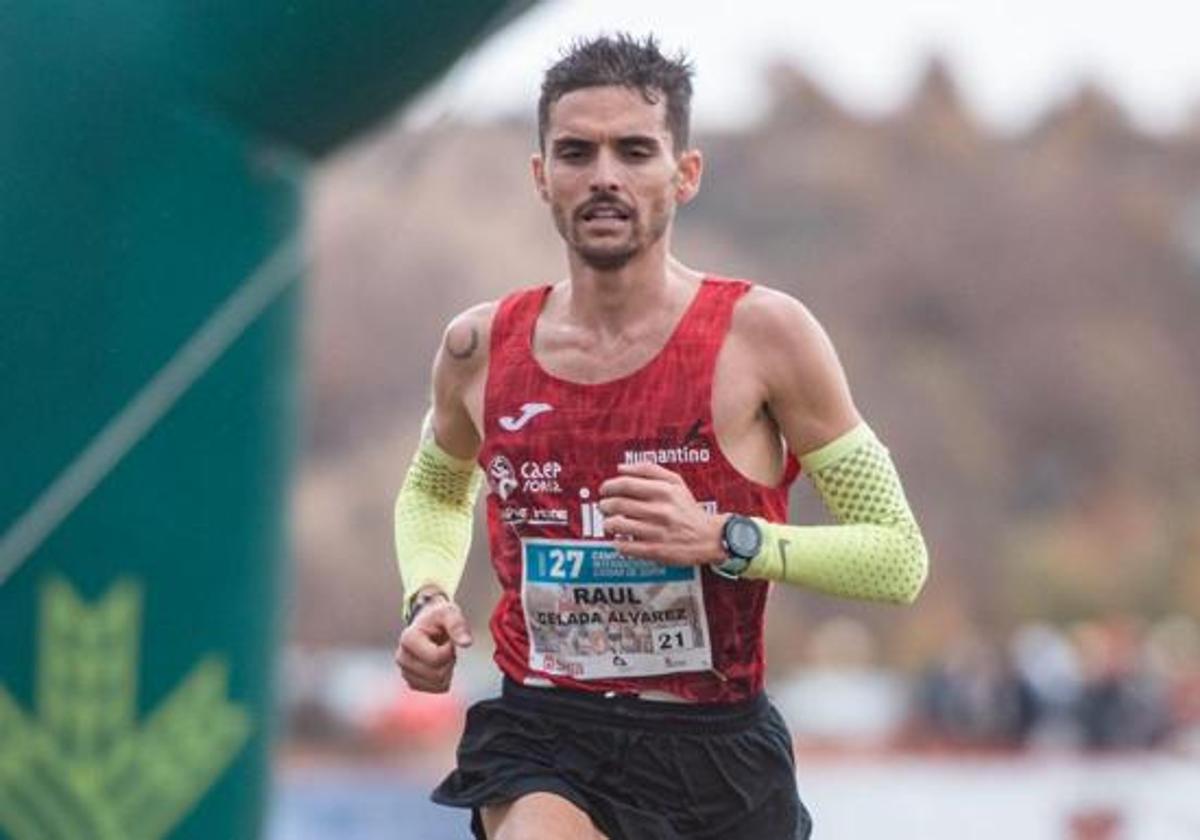 El atleta leonés Raúl Celada, durante una competición oficial.