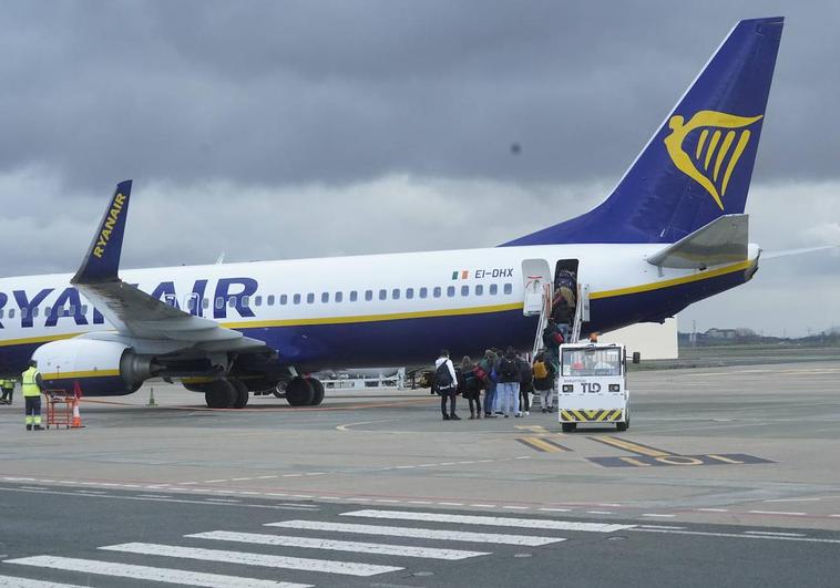 Ryanair firma su primer convenio con los pilotos con subidas salariales del 3%