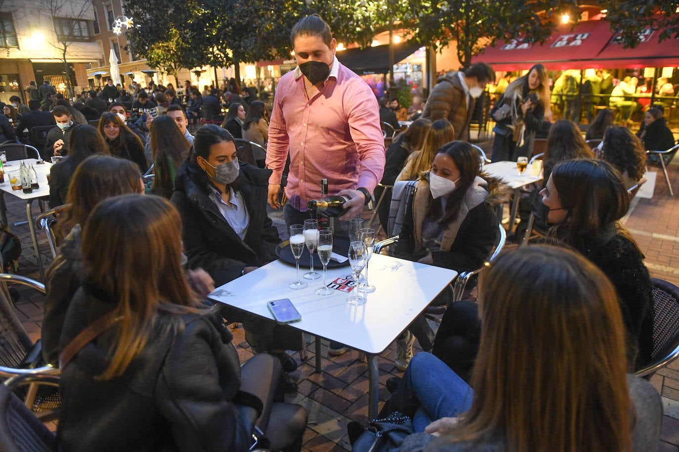 Ambiente en la plaza de Martí y Monsó.