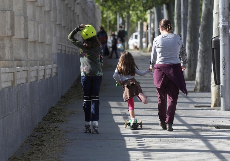 Las españolas sacrifican su carrera por los hijos seis veces más que los hombres