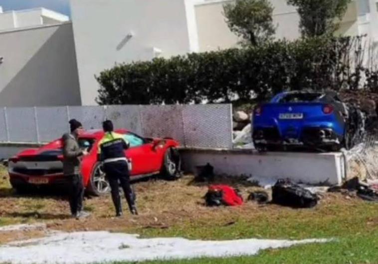 El pique de dos Ferraris acaba con un espectacular accidente contra un muro