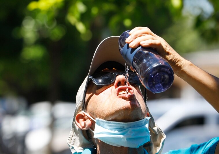 El nitrato que bebemos con el agua favorece el cáncer de próstata