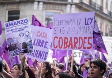 Una oleada morada recorre las calles y plazas de España