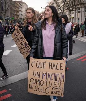 Imagen secundaria 2 - Una oleada morada recorre las calles y plazas de España