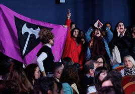 El grupo de mujeres que ha irrumpido este miércoles en el acto oficial de Igualdad.