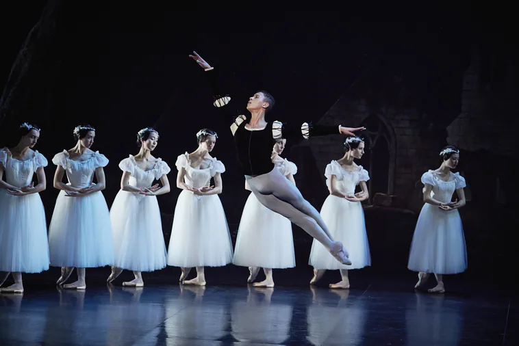 El francés Guillaume Diop se convierte en el primer «bailarín estrella» negro de la Ópera Nacional de París