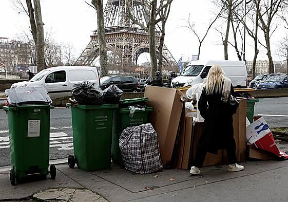 La huelga en el servicio de recogida de basuras acumula ya más de 5.000 toneladas en las calles de París.