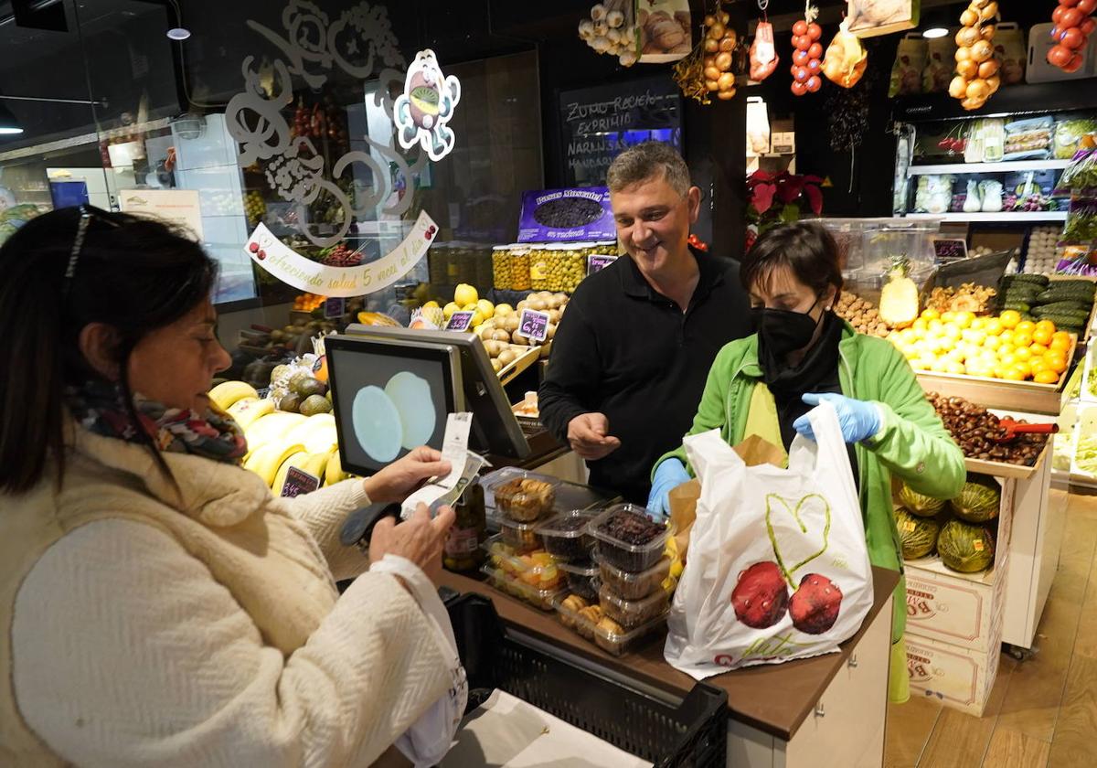 Los alimentos repuntan en febrero al 16,6% pese a la bajada del IVA