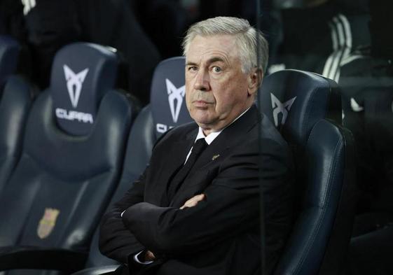 Carlo Ancelotti, en el banquillo del Camp Nou.