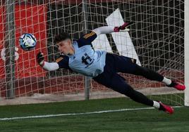 Kepa Arrizabalaga, durante un entrenamiento en la Ciudad del Fútbol de Las Rozas.