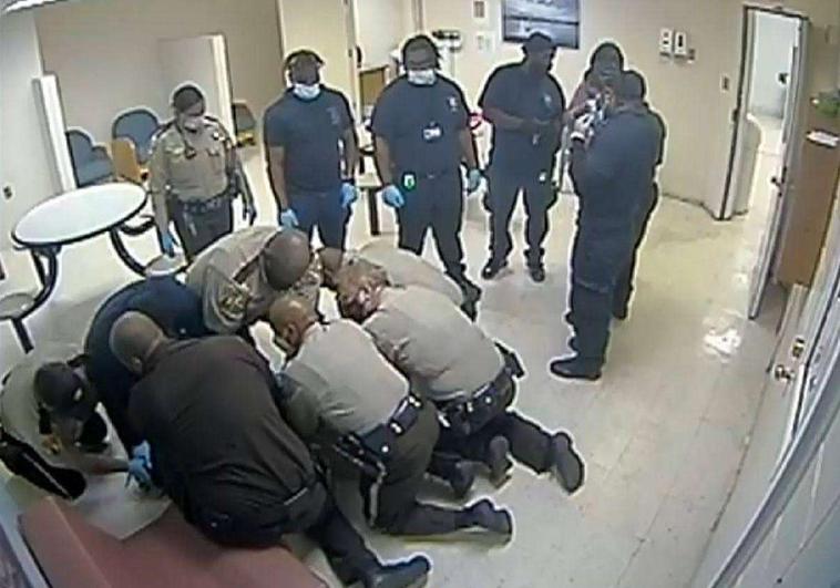 Nuevo escándalo por la muerte de un afroamericano a manos de polícias