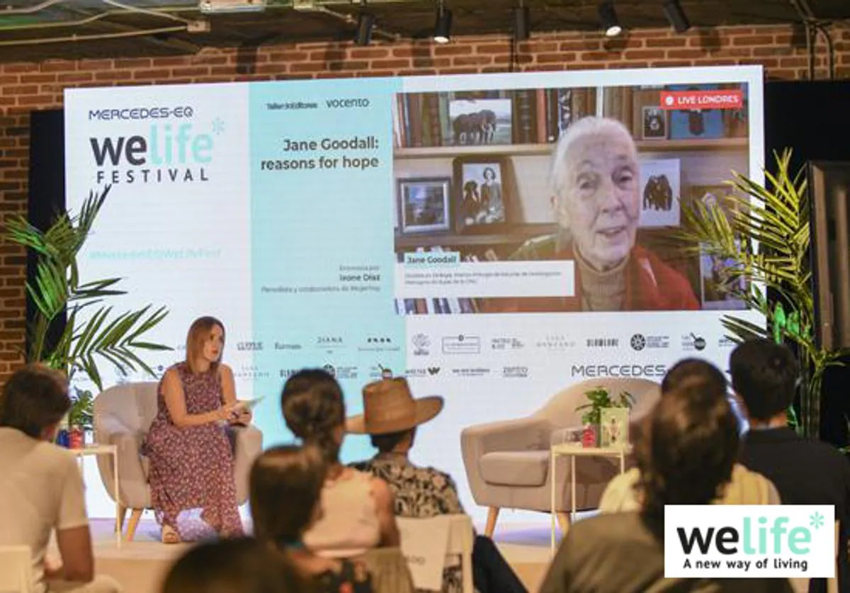 La etóloga Jane Goodall fue una de las participantes en una de las ediciones anteriores del Mercedes-Benz WeLife Festival.; en el recuadro, el nuevo logo de WeLife.