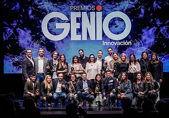 Foto de familia de todos los premiados al final de la gala.