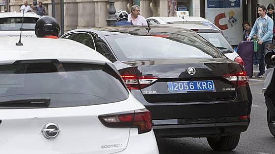 Guerra entre las VTC: Auro denunciará a Cabify por presunta competencia desleal