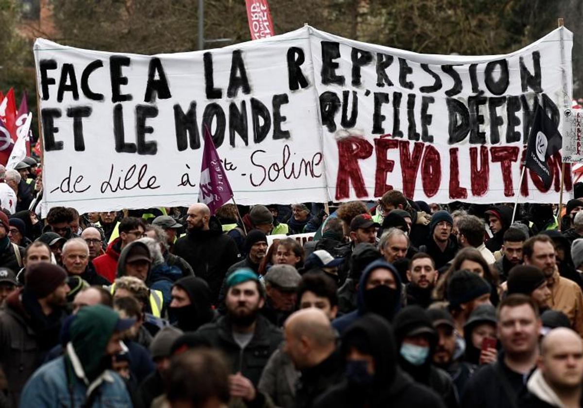 Una manifestación contra el Gobierno francés en la localidad de Sainte-Soline.