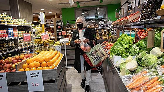 Los precios en el súper siguen al alza pese a la rebaja de costes de producción