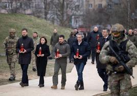 Volodímir Zelenski regresó este viernes a Bucha acompañado de varios líderes europeos.