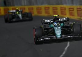 Mercedes se cuela en la lucha entre Verstappen y Alonso