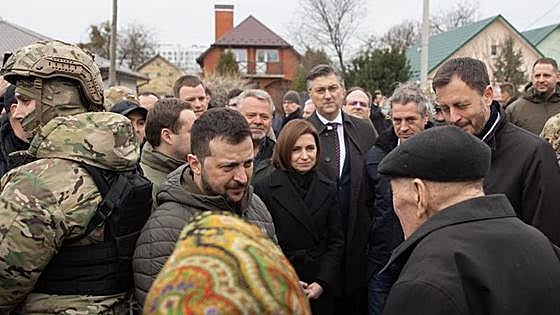 Zelenski elogia la lucha de su pueblo en el aniversario de la recuperación de Bucha