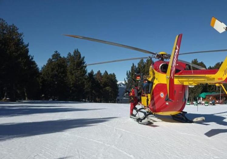 Un helicóptero del cuerpo francés de Seguridad Civil similar al que tuvo dificultades para participar en las tareas de rescate por el mal tiempo.